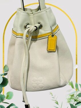 Coach Mini Bandolera Bucket Beige Color inside  Pink color Crossbody